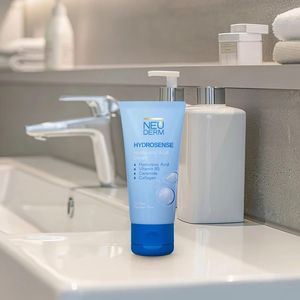 کرم آبرسان نئودرم مدل Hyaluronic-acid حجم 50 میلیلیتر